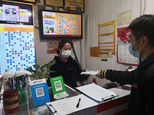 1585703353384461.jpg 常州体彩向销售网点发放疫情防控专项补贴02_副本.jpg