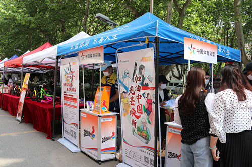 1589159918135123.jpg 南京体彩开展“加油中国,光芒焕新”主题地推2_副本.jpg