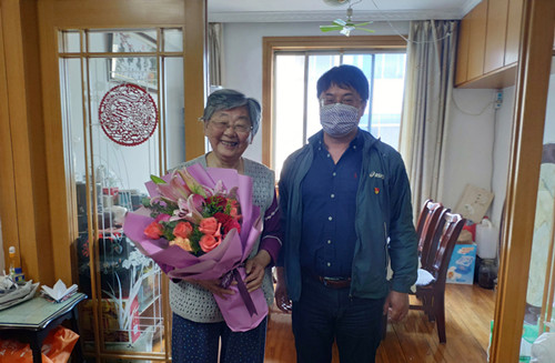 1589270662779620.jpg 苏州市体彩中心开展母亲节特别活动 施副主任_副本.jpg