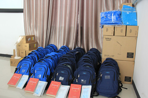 公益体彩进乡村 爱心助学在身边1_副本.jpg