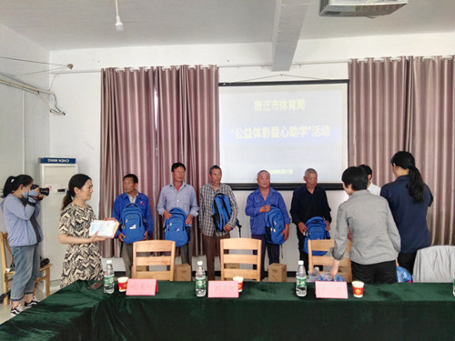 公益体彩进乡村 爱心助学在身边2_副本.jpg