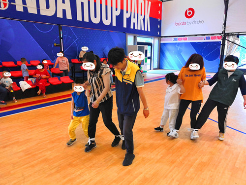 1592986012613422.jpg 拥抱星星的孩子 无锡体彩开展助学活动 (2)_副本.jpg