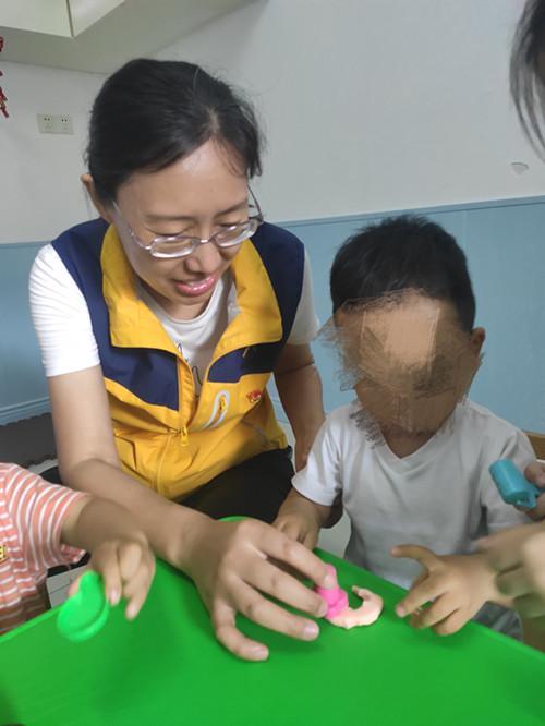 1592986020863792.jpg 拥抱星星的孩子 无锡体彩开展助学活动 (3)_副本.jpg