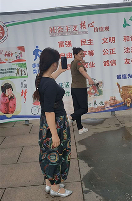 1595385938200169.jpg 盱眙广场舞团队积极参与 “点亮健康中国”线上活动 (1)_副本.jpg