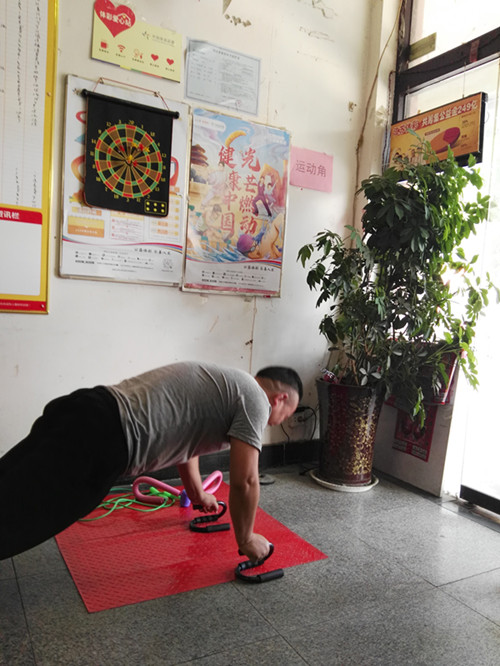 1595813381432721.jpg “点亮健康中国”活动助推体彩网点健身热潮3_副本.jpg