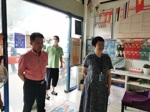 1596508562828692.jpg 昆山体彩中心开展“夏日送清凉”走访慰问活动(图片4)_副本.jpg