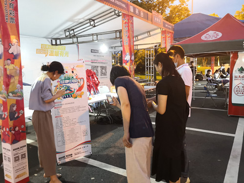 1596682083858696.jpg “点亮健康中国”活动助力扬州首届“体育嘉年华” (2)_副本.jpg