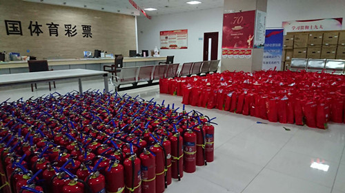 1596790258247527.jpg 宿迁体彩开展夏季送清凉活动2_副本.jpg