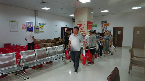 1596790266532471.jpg 宿迁体彩开展夏季送清凉活动3_副本.jpg