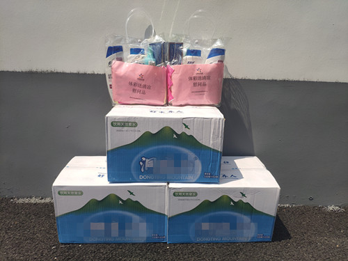 1598339820964846.jpg 苏州体彩开展2020夏季网点走访送清凉工作_副本.jpg