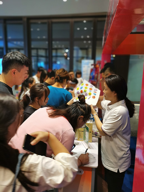 淮安体彩开展“遇见光芒好礼绽放”即开销售活动 (2)_副本.jpg