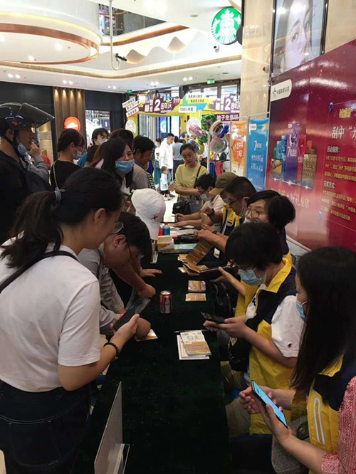 1600845857477943.jpg 扬州体彩开展“遇见光芒、好礼绽放”即开地推活动 (3)_副本.jpg