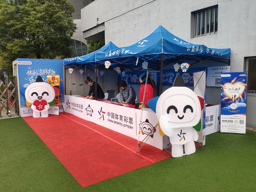 苏州吴中体彩开展“微光星公益 幸福‘码’上来”地推活动_副本.jpg