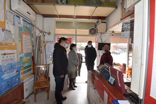 淮安体彩春节前走访慰问困难网点 (2)_副本.jpg