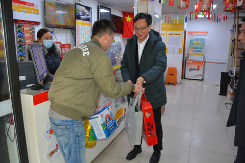 1612682990892503.jpg 苏州市体彩中心开展春节前网点慰问和工作调研活动(图片)-3_副本.jpg