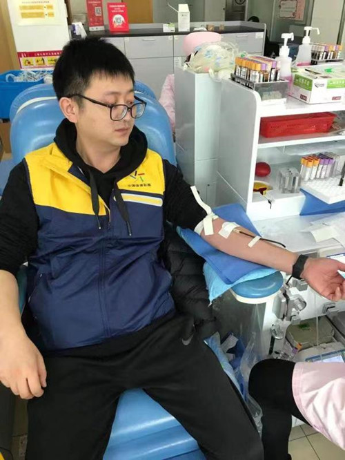 1615186707190242.jpg 撸起袖子学雷锋 苏州体彩组织无偿献血活动(图片)-2_副本.jpg