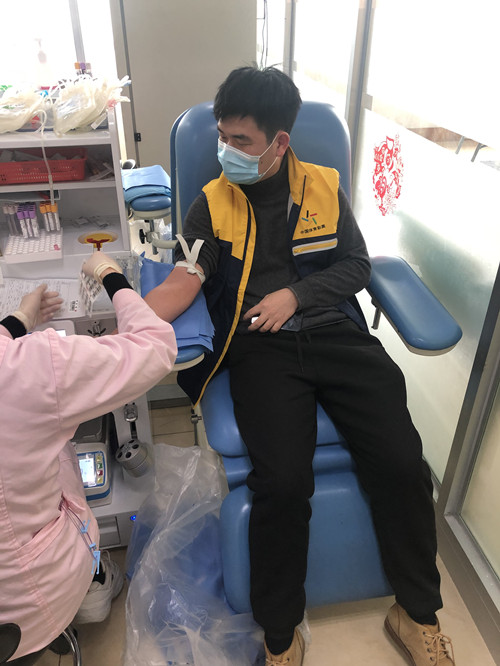 1615186716780298.jpg 撸起袖子学雷锋 苏州体彩组织无偿献血活动(图片)-3_副本.jpg