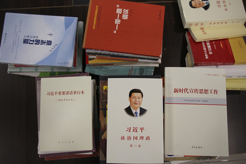 扬州体彩设立图书角 丰富员工文化生活 (1)_副本.jpg