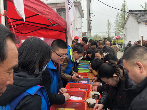 1617957897684413.jpg 清明小长假 三月桃花开 扬州宝应体彩开展即开地推活动 (2)_副本.jpg