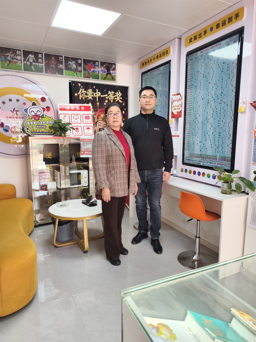 代销者王巍巍与母亲2_副本.jpg