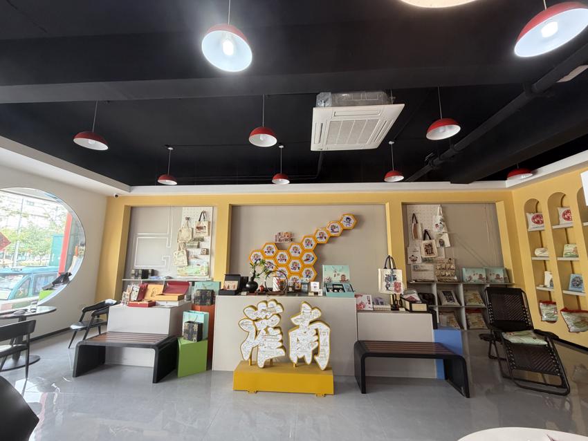 连云港灌南3207007843体彩网点：即开票展示亮眼 服务暖心有温度 (3).jpg