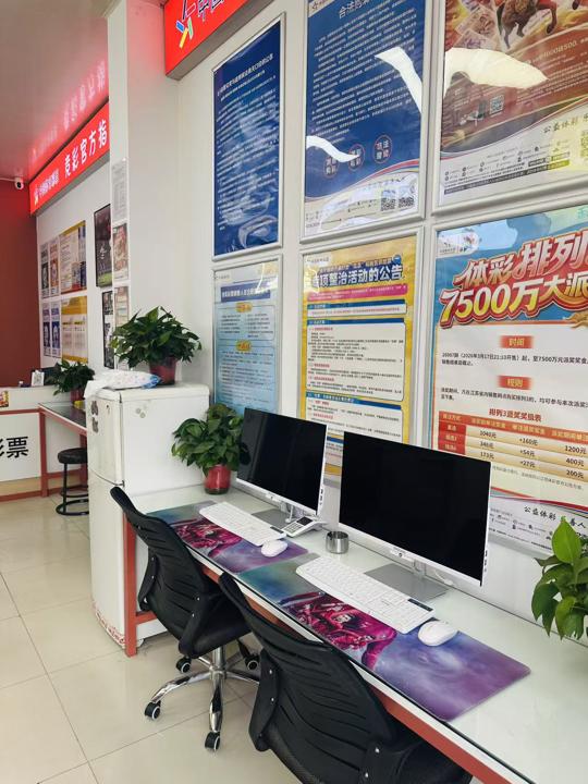 从为国“站岗”到为公益“站店”：扬州体彩代销者小何 (2).jpg