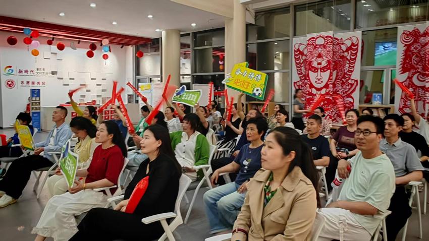绿茵燃情，文明相聚 ——连云港灌南开展江苏体彩“百场看球”观赛活动 (2).jpg