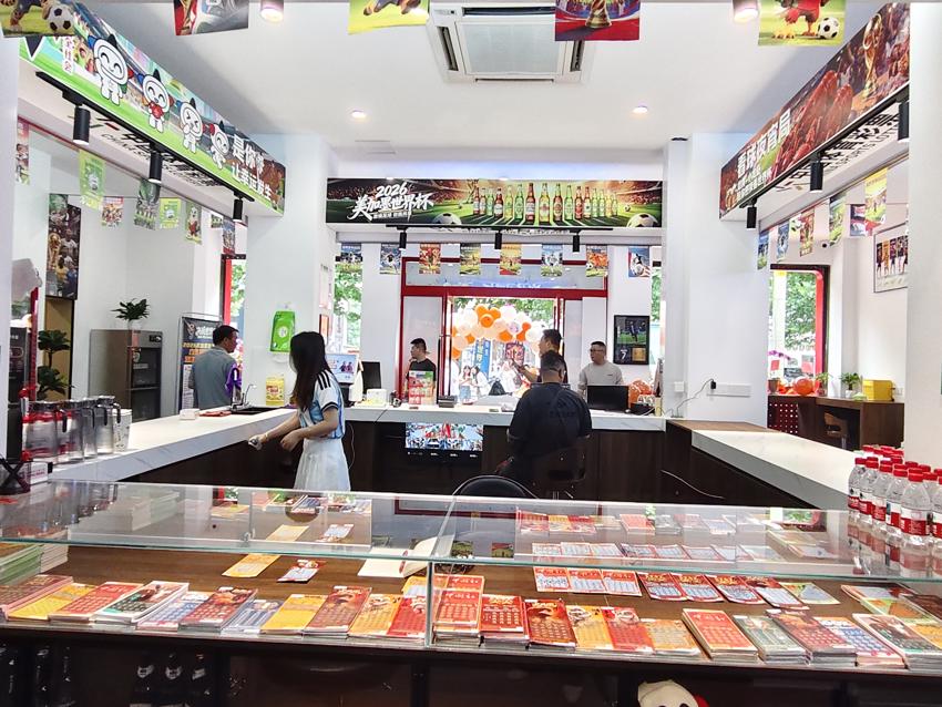打造球迷专属观赛阵地 连云港东海全新竞彩主题体彩门店正式亮相 (4).jpg