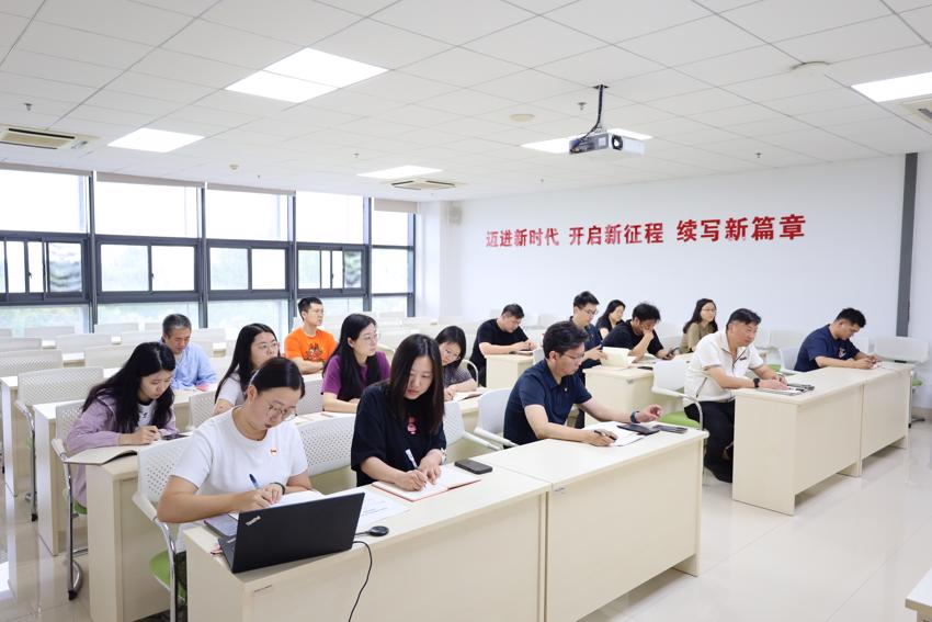 南京市体彩中心党支部开展“在唯实求真中树立和践行正确政绩观”专题党课2.jpg