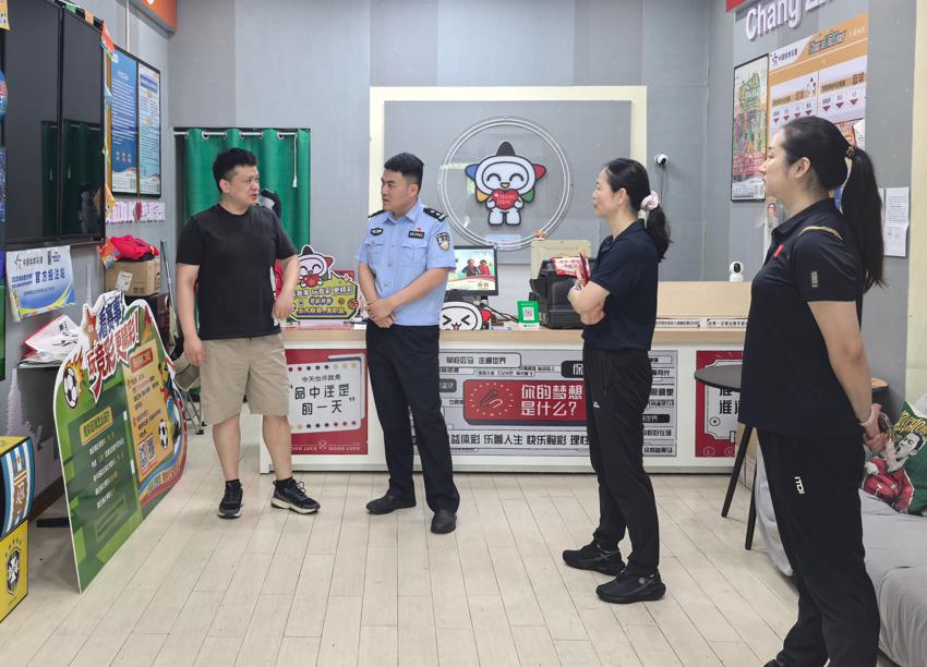 13.联合公安进行网点检查.jpg