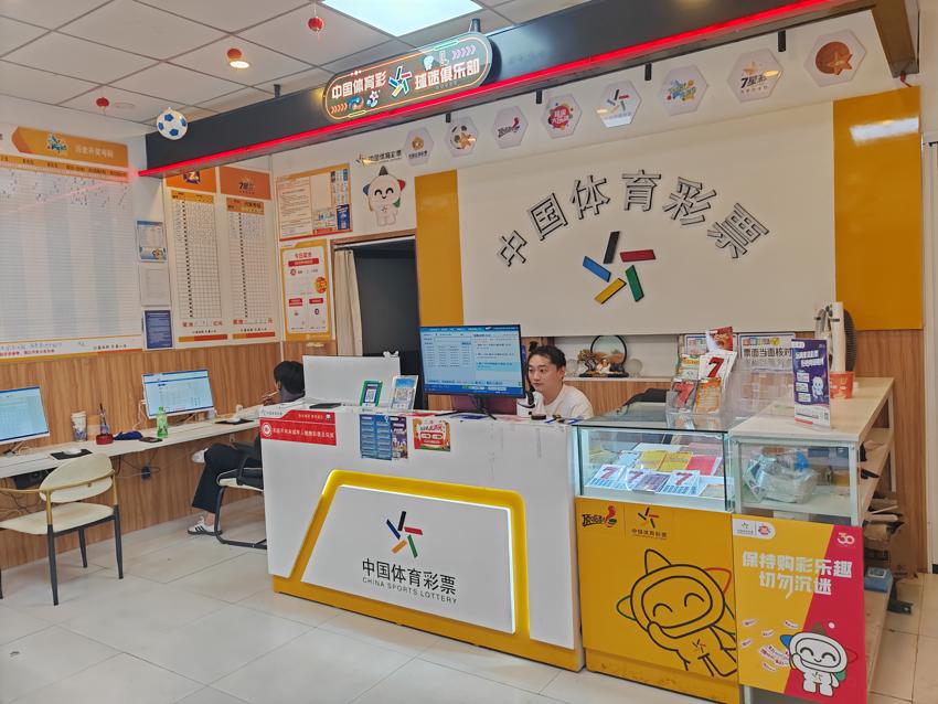 扬州运河天街“体彩姐弟店”的公益小事业 (2).jpg