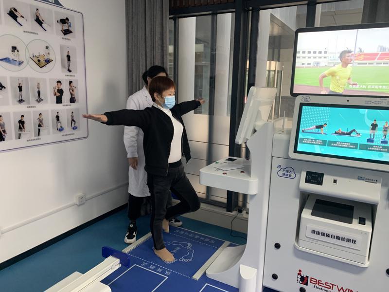 学党史 办实事  扬州体彩为网点销售人员提供特色免费体检 (4).jpg