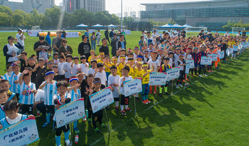 足球嘉年华_副本.jpg 足球嘉年华_副本.jpg