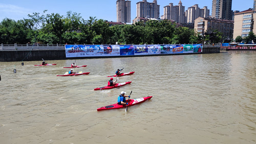 劈波斩浪 体彩公益金助力2021运动龙城大联赛皮划艇比赛-1_副本.jpg 劈波斩浪 体彩公益金助力2021运动龙城大联赛皮划艇比赛-1_副本.jpg