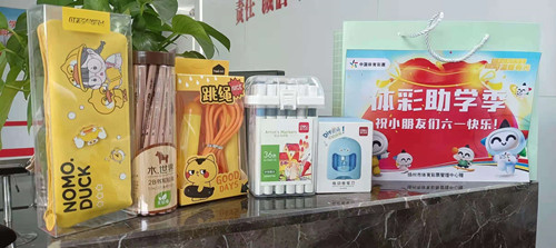 3.童心向党 快乐成长 扬州体彩助学季为小运动员送祝福 (8)_副本.jpg