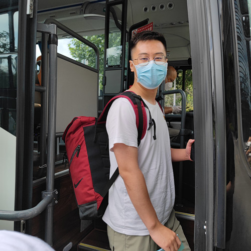 南京体彩党员志愿者向着禄口出发!3_副本.jpg