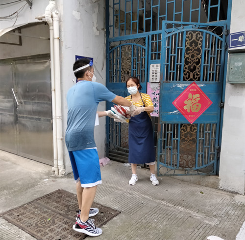 全力以赴 同心抗疫 风雨中的坚守的扬州体彩抗疫人 (2)_副本.jpg 全力以赴 同心抗疫 风雨中的坚守的扬州体彩抗疫人 (2)_副本.jpg