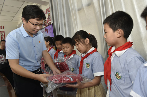 盐城体彩公益“助学季”走进阜宁三灶体彩希望小学03_副本.jpg