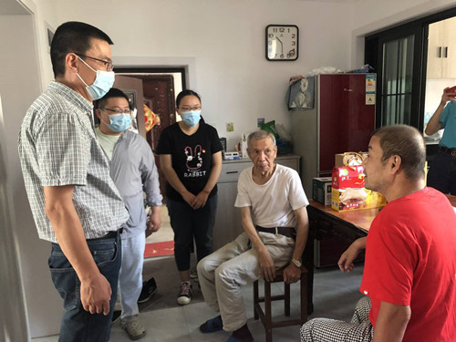 情暖中秋 南通体彩中心党支部慰问孤寡老人_副本.jpg 情暖中秋 南通体彩中心党支部慰问孤寡老人_副本.jpg