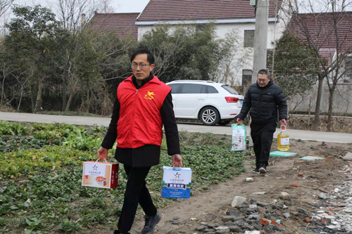 如皋市体彩中心开展迎新春送温暖、献爱心慰问活动3_副本.jpg 如皋市体彩中心开展迎新春送温暖、献爱心慰问活动3_副本.jpg