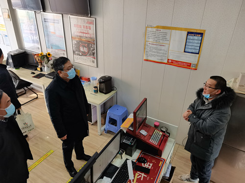 开市第一天 扬州体育局开展慰问体彩网点活动 (1)_副本.jpg