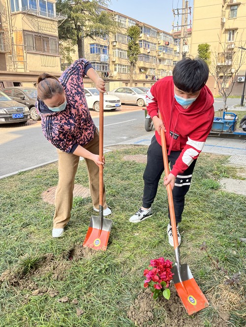 弘扬雷锋精神 志愿植树添绿——南通体彩开展义务植树活动3_副本.jpg