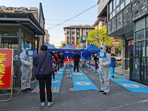 志愿服务助力核酸检测 “疫”不容辞彰显体彩担当_副本.jpg 志愿服务助力核酸检测 “疫”不容辞彰显体彩担当_副本.jpg