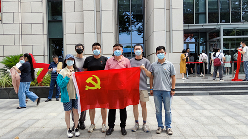 南京市体彩中心党员观看《代号1921》话剧_副本.jpg 南京市体彩中心党员观看《代号1921》话剧_副本.jpg