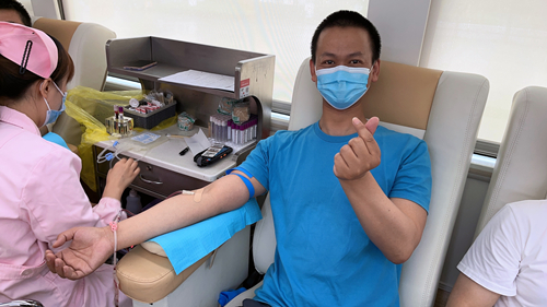 淮安体彩党员干部作表率 志愿服务献热血 (2)_副本.jpg