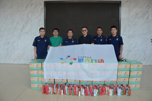 苏州市体育彩票管理中心开展微光行动——向城市守护者送去清凉问候5_副本.jpg