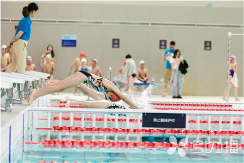 体彩公益金助力苏州市游泳联赛——走进第二站苏州湾体育中心_副本.png 体彩公益金助力苏州市游泳联赛——走进第二站苏州湾体育中心_副本.png