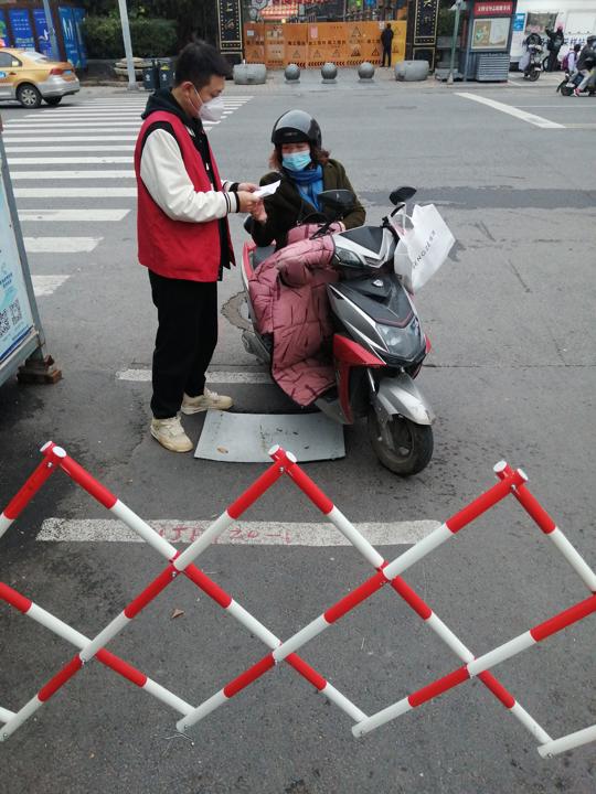 退役不退志  “疫”线显担当——连云港体彩党员积极参与疫情防控 (2).jpg