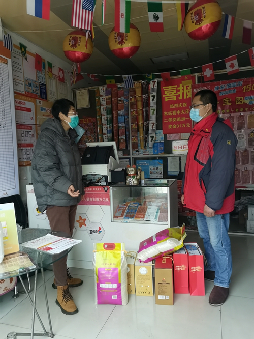 微光行动暖人心 连云港东海体彩走访慰问困难网点 (3)_副本.jpg 微光行动暖人心 连云港东海体彩走访慰问困难网点 (3)_副本.jpg