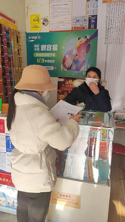 连云港体彩党支部开展体彩网点安全生产志愿服务 (2)_副本.jpg